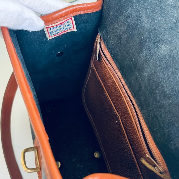 VINTAGE DOONEY AND BOURKE  SMALL BLACK ESSEX ALL LEATHER SHOULDER CROSSBODY BAG - Picture 8 of 12